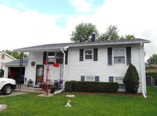 1916 W 69th St, Davenport, IA 52806