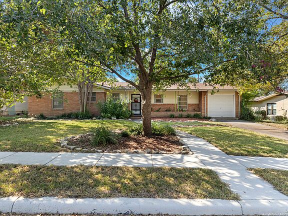 4th image of 346 Sandalwood Ln.