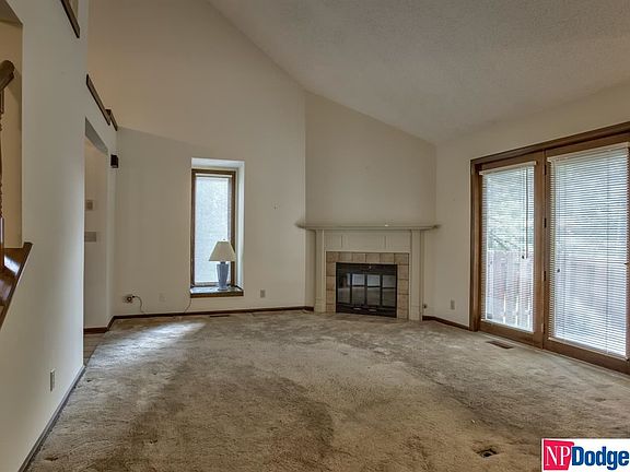 4th image of 9523 Parker St
