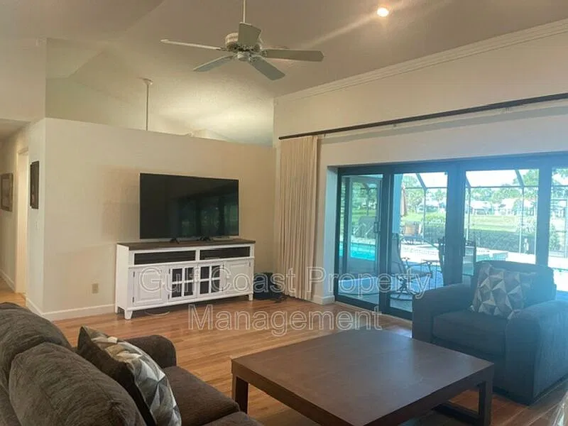 3 bed, 3.0 bath, 2709 sqft, $4,500 — Photo 3