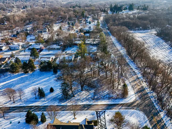 9814 River Bluff Ln, Fox River Grove, IL 60021