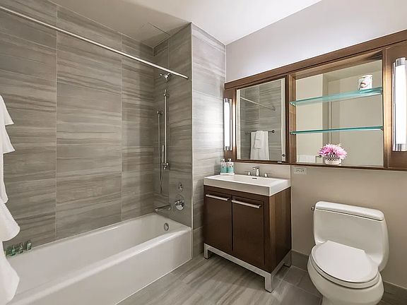 3rd image of 100 W 31st St APT 35F