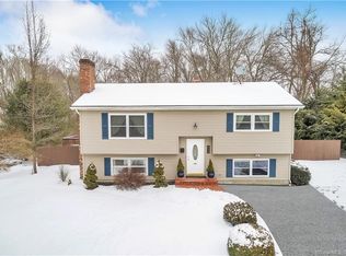 832 Hopeville Rd, Griswold, CT 06351