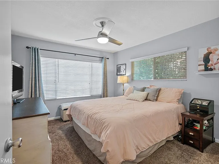 7819 Whitsett Ave N — Photo 18