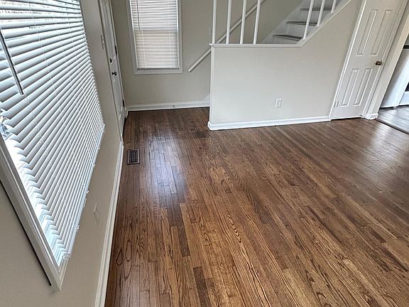 5th image of 906 E Rowland Ave