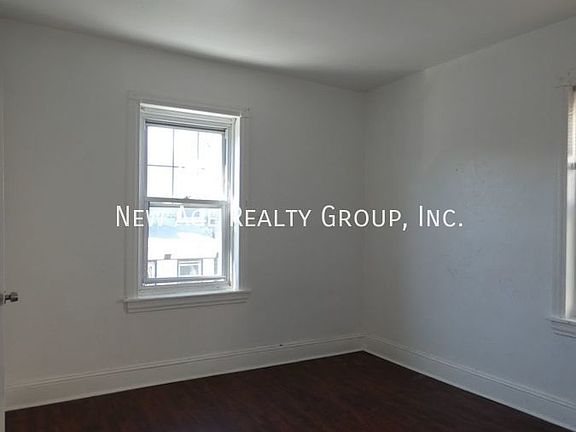 5th image of 622 N 32nd St #3