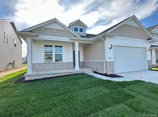 2090 Dabate Dr, Howell, MI 48843