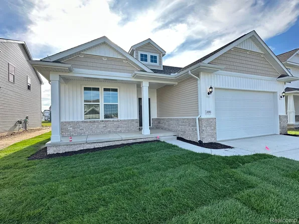 2090 Dabate Dr, Howell, MI 48843