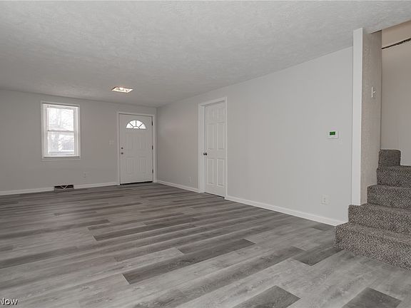 4th image of 18 Indianola Ave