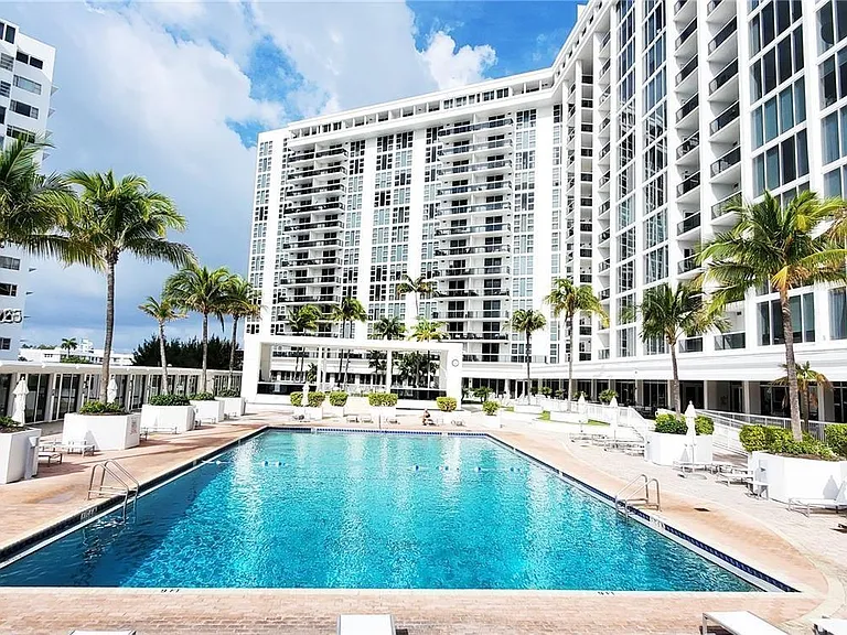 10275 Collins Ave #323 — Photo 39