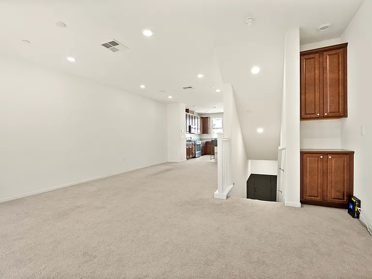 2703 Ferrara Cir — Photo 8