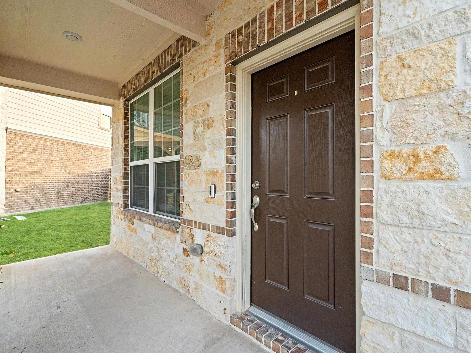 4 bed, 3.5 bath, 2732 sqft, $2,800 — Photo 3