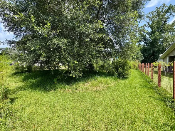 10159 Peck Rd, Lumberton, TX 77657
