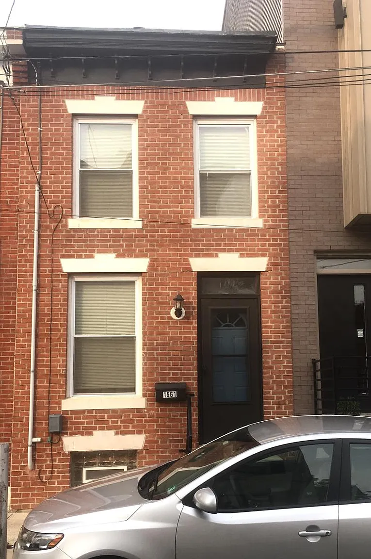 1561 E Hewson St photo 1