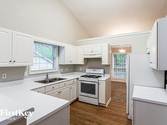 5th image of 2605 Logan Way