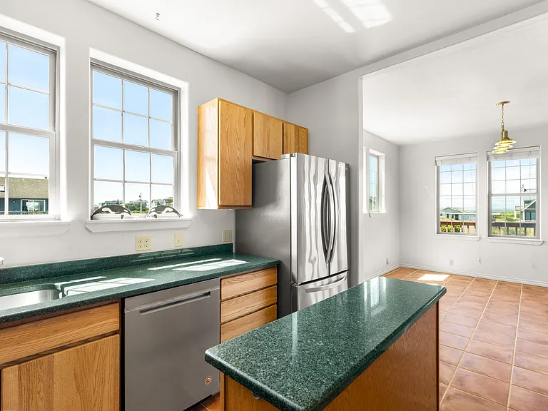 1140 Ocean Shores Blvd SW — Photo 12