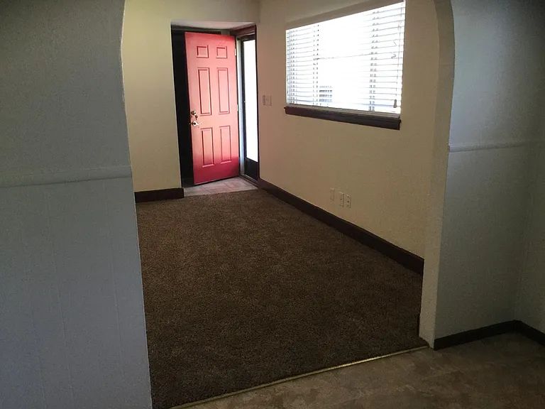 1504 Dakota St — Photo 6