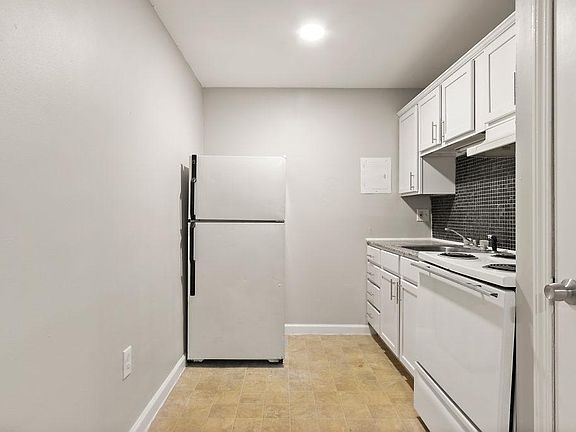 2nd image of 925 Mayfield Pl APT 202