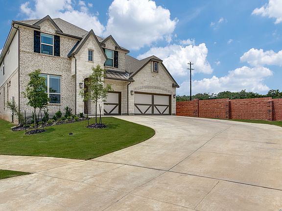 3rd image of 102 HUNTWICK DR