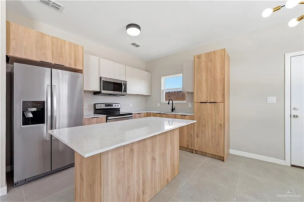 2 bed, 2.0 bath, 980 sqft, $1,050 — Photo 4