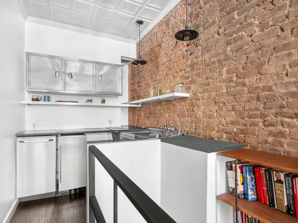 215 East 17th Street image 2 of 8