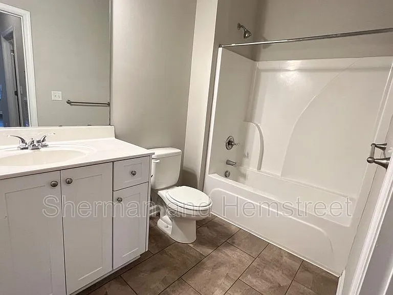 730 Tarvin Cir #730 — Photo 6