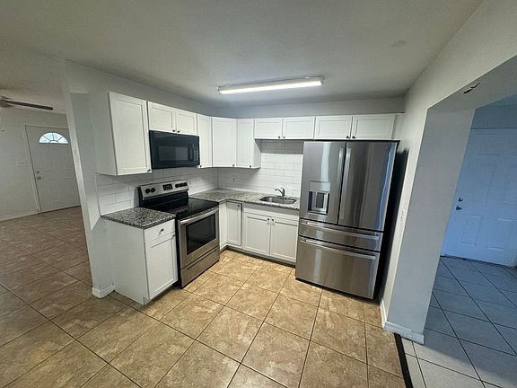 2nd image of 820 Juanita Cir
