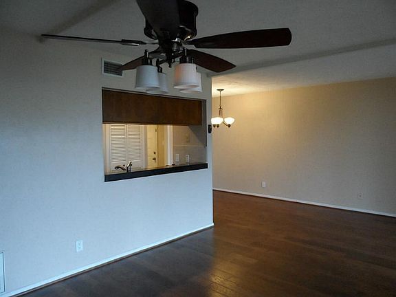 3rd image of 102 Lakeview Vlg #102E