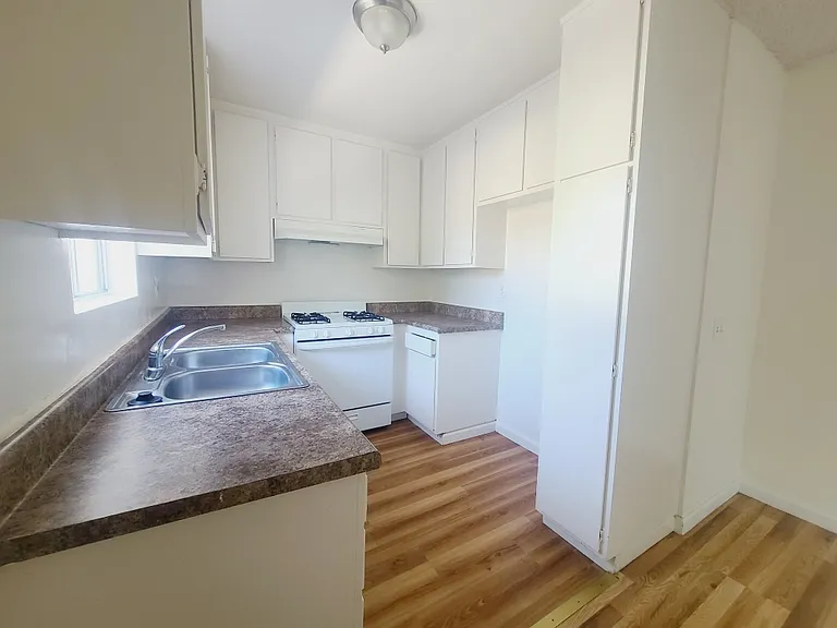 327 S Virgil Ave #110 — Photo 3