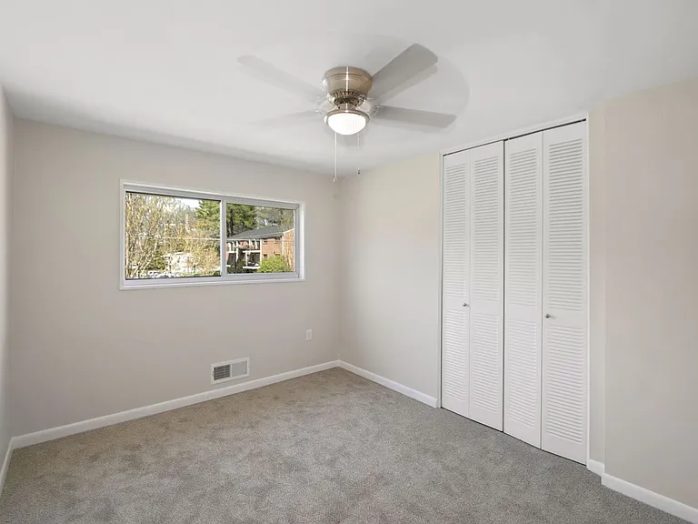 10619 Weymouth St #201 — Photo 14
