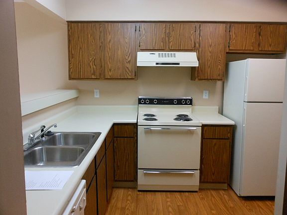 3rd image of 106 S Westmoor Ave APT D