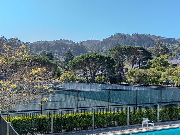 5th image of 31 Cypress Pl