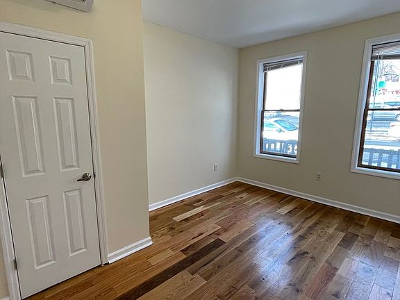 5th image of 64 Johnston St APT 1