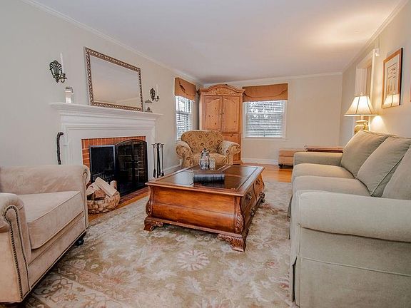 3rd image of 40 Lawnacre Dr