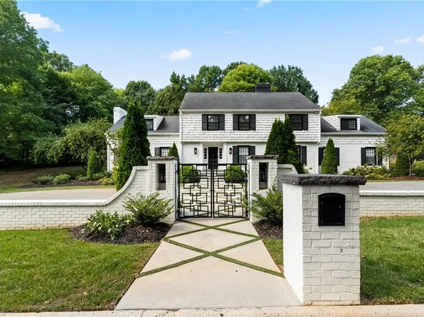 1313 Robin Hood Rd, High Point, NC 27262