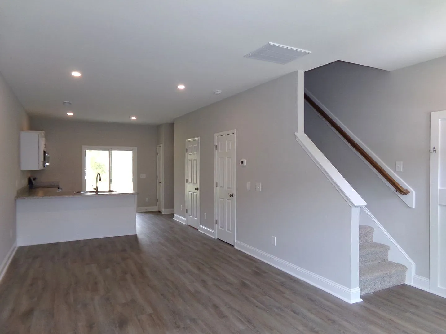 $100 off the first month's rent! Welcome to Jacks Branch Townhomes — Photo 4