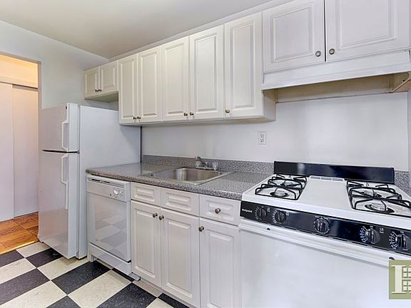 3rd image of 160 Front St APT 3G