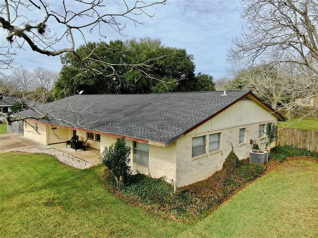 1021 Eilers St, Schulenburg, TX 78956 Zillow