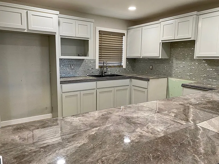 3906 Cedar Spring Dr — Photo 5