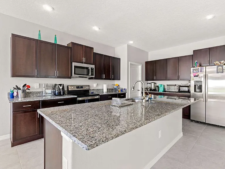 16561 Delia St — Photo 7