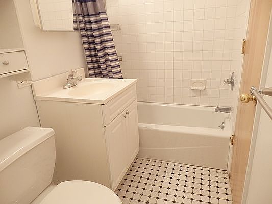 5th image of 415 W 47th St APT 2C