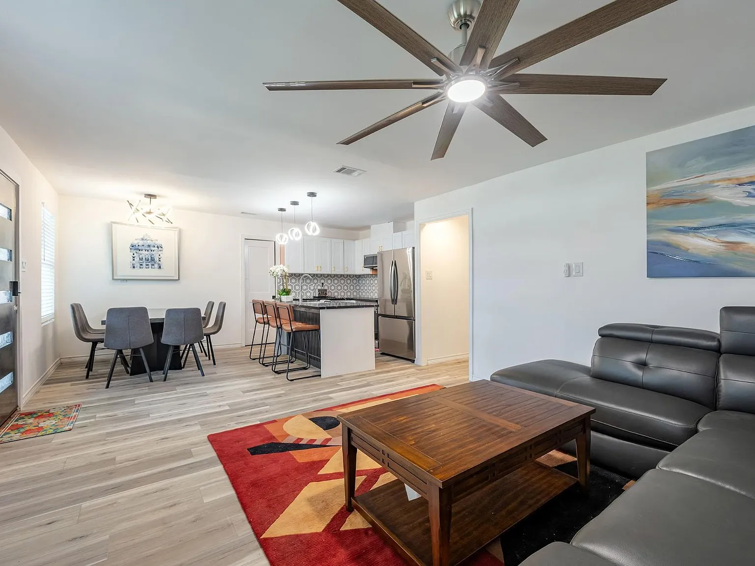 3 bed, 2.0 bath, 1388 sqft, $2,500 — Photo 3