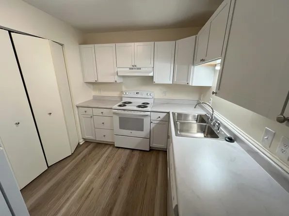 Munson Court Apartments, 414-417-426 Munson Pl #104, Traverse City, MI 49686