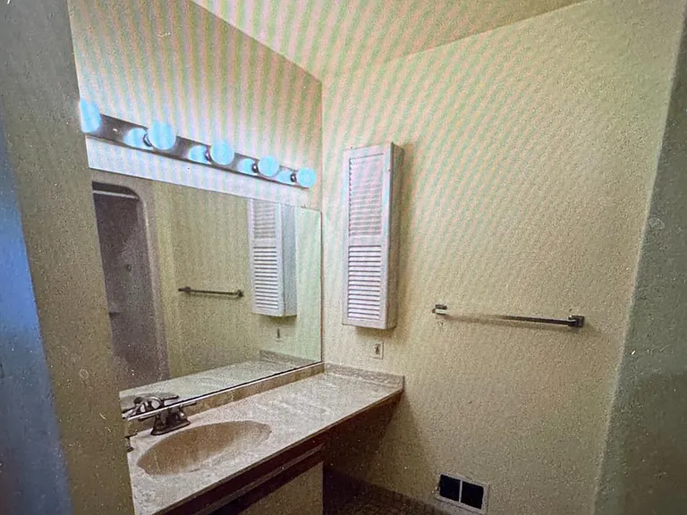 211 Gambocz Ct S — Photo 11