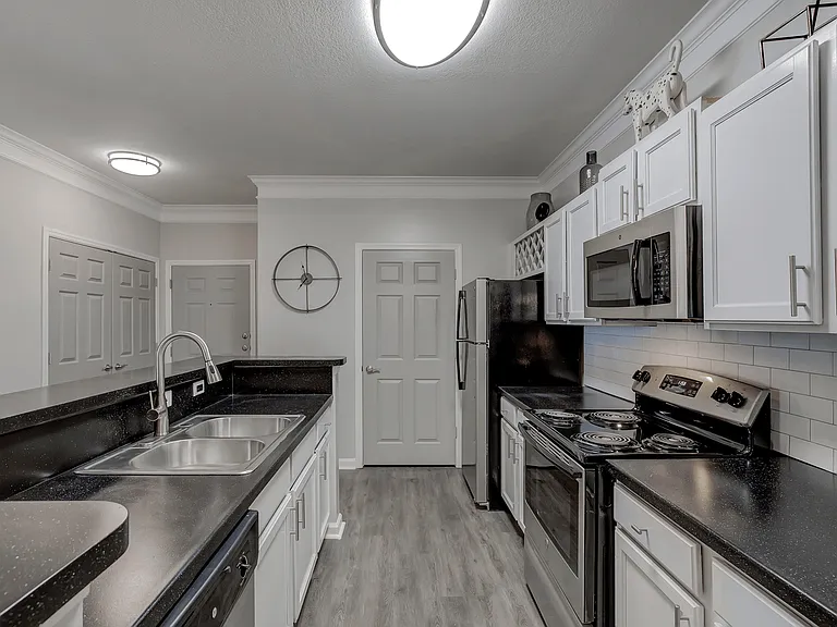 Lakeside at Town Center Apartments — Photo 44