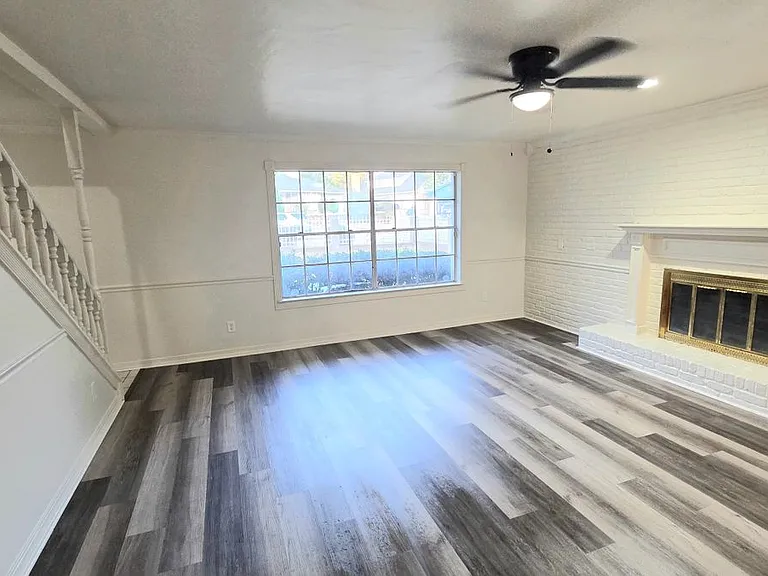 215 Johnson Dr — Photo 4