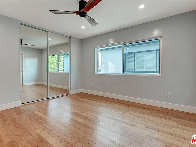 5726 Woodman Ave #2 — Photo 18