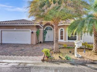 11570 SW 10th St, Pembroke Pines, FL 33025