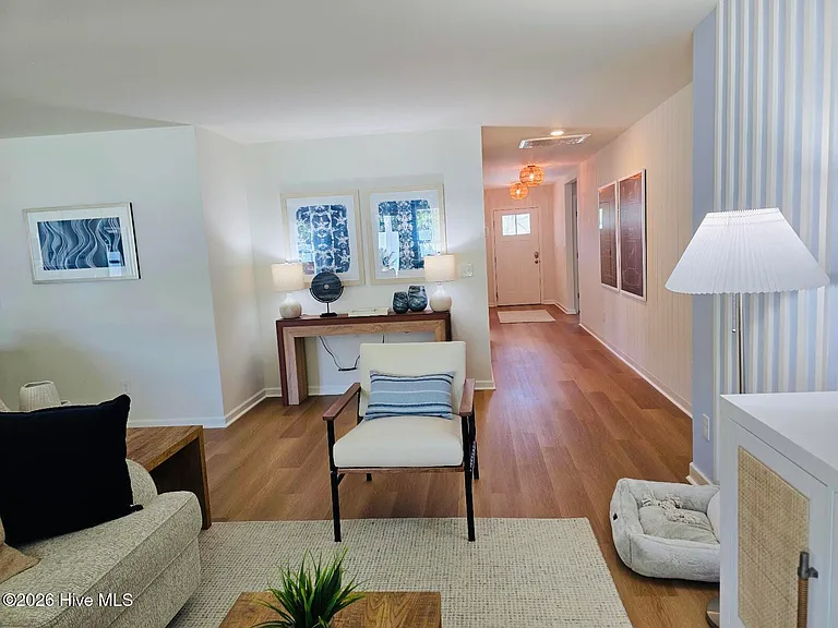 1056 Ben Thomas Dr NE — Photo 4