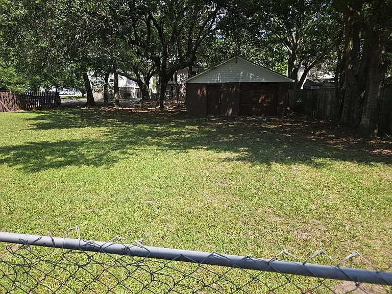 1144 Crull Dr — Photo 3